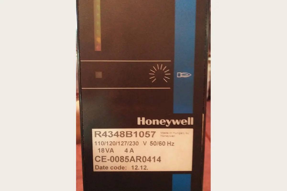 Flame Detector for metering, automation and industrial control, team-handled supply reference