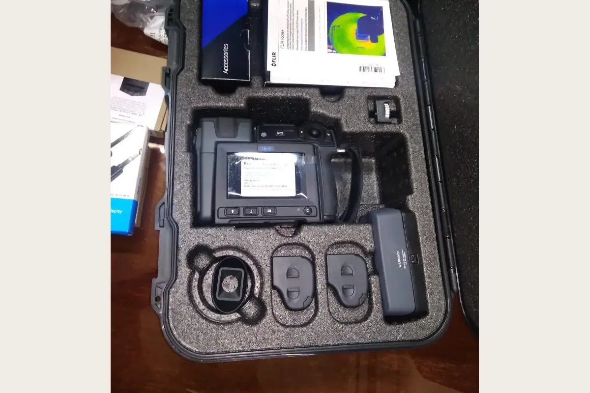 flir t460 thermal imaging camera kit open case 03 for thermal imaging, calibration, ndt and inspection tools, technical training reference
